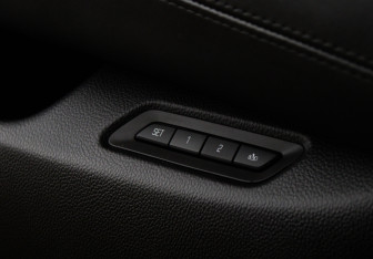 Подержанный автомобиль Cadillac Escalade Suv 2016 года (21 фото)