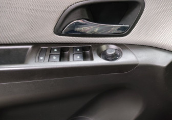 Подержанный автомобиль Chevrolet Cruze Hatchback 2014 года (19 фото)