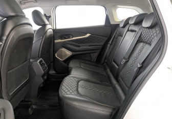 Подержанный автомобиль Exeed TXL 2022 года (10 фото)