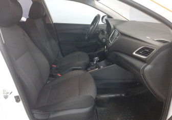 Подержанный автомобиль Hyundai Solaris Sedan 2017 года (10 фото)