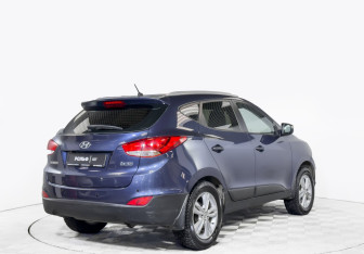 Подержанный автомобиль Hyundai ix35 2010 года (5 фото)