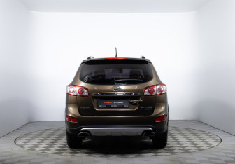 Подержанный автомобиль Hyundai Santa Fe 2011 года (6 фото)