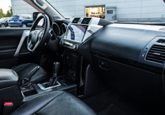 Подержанный автомобиль Toyota Land Cruiser Prado 2015 года (14 фото)