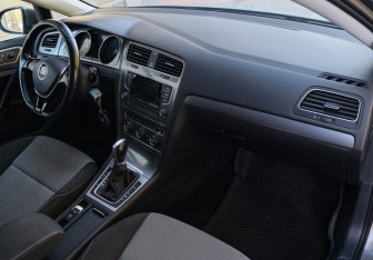 Подержанный автомобиль Volkswagen Golf Hatchback 2014 года (7 фото)