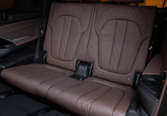 Подержанный автомобиль BMW X7 2021 года (19 фото)