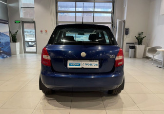 Подержанный автомобиль Skoda Fabia Hatchback 2007 года (5 фото)