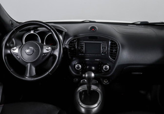 Подержанный автомобиль Nissan Juke 2011 года (12 фото)