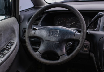 Подержанный автомобиль Honda Shuttle Compactvan 1998 года (15 фото)