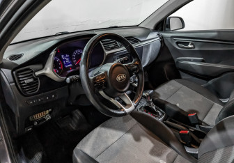 Подержанный автомобиль Kia Rio Hatchback 2021 года (13 фото)