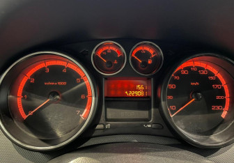 Подержанный автомобиль Peugeot 308 Hatchback 2008 года (15 фото)