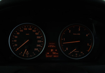 Подержанный автомобиль BMW X5 2009 года (11 фото)