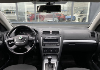 Подержанный автомобиль Skoda Octavia Liftback 2013 года (11 фото)