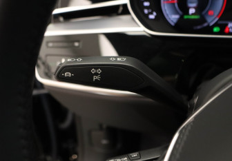 Подержанный автомобиль Audi A8 2021 года (15 фото)