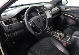 Подержанный автомобиль Toyota Camry Sedan 2016 года (9 фото)