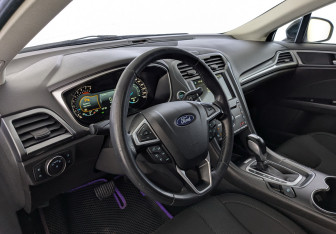 Подержанный автомобиль Ford Mondeo Sedan 2017 года (16 фото)