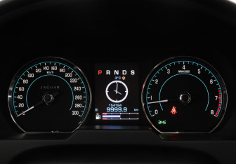 Подержанный автомобиль Jaguar XF Sedan 2011 года (7 фото)