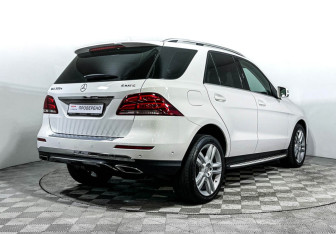 Подержанный автомобиль Mercedes-Benz GLE 2015 года (5 фото)