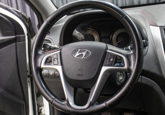Подержанный автомобиль Hyundai Solaris Sedan 2011 года (17 фото)