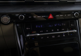 Подержанный автомобиль Kia Carnival 2022 года (21 фото)