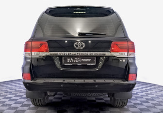 Подержанный автомобиль Toyota Land Cruiser Suv 2019 года (6 фото)