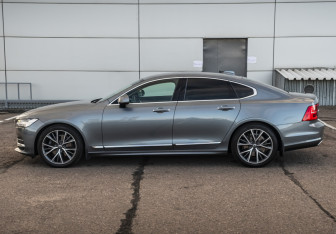 Подержанный автомобиль Volvo S90 2020 года (9 фото)