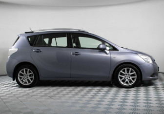 Подержанный автомобиль Toyota Verso 2012 года (4 фото)