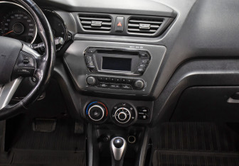 Подержанный автомобиль Kia Rio Hatchback 2014 года (15 фото)