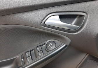 Подержанный автомобиль Ford Focus Sedan 2011 года (18 фото)