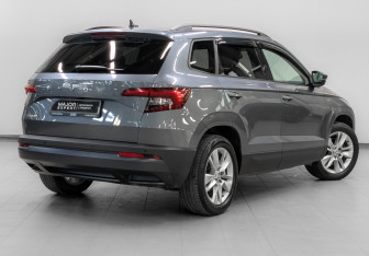 Подержанный автомобиль Skoda Karoq 2021 года (5 фото)