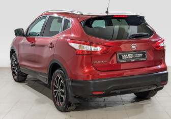 Подержанный автомобиль Nissan Qashqai 2014 года (7 фото)