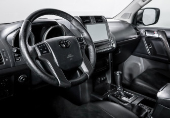 Подержанный автомобиль Toyota Land Cruiser Prado 2011 года (14 фото)