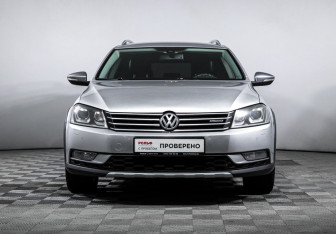 Подержанный автомобиль Volkswagen Passat Wagon 2013 года (2 фото)