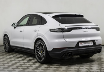 Подержанный автомобиль Porsche Cayenne 2019 года (10 фото)