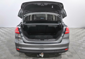Подержанный автомобиль Ford Focus Sedan 2019 года (16 фото)