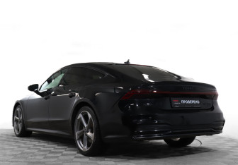 Подержанный автомобиль Audi A7 2018 года (23 фото)
