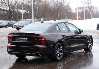 Подержанный автомобиль Volvo S60 2020 года (5 фото)