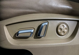 Подержанный автомобиль Audi Q7 2011 года (14 фото)