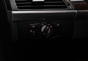 Подержанный автомобиль BMW X5 2010 года (16 фото)