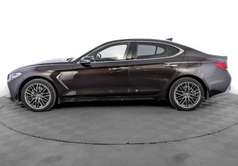 Подержанный автомобиль Genesis G70 2019 года (8 фото)