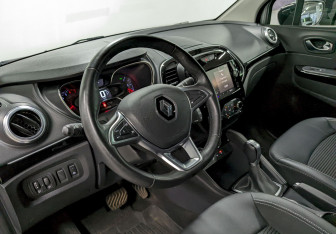 Подержанный автомобиль Renault Kaptur 2021 года (13 фото)