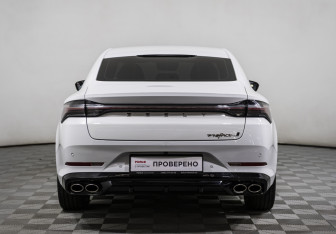 Подержанный автомобиль Geely Preface 2024 года (6 фото)