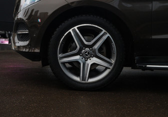 Подержанный автомобиль Mercedes-Benz GLE 2016 года (25 фото)