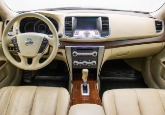 Подержанный автомобиль Nissan Teana 2011 года (13 фото)