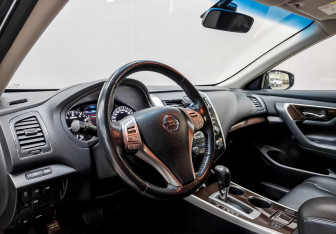 Подержанный автомобиль Nissan Teana 2014 года (15 фото)
