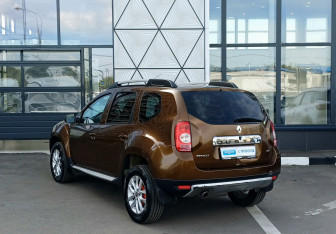 Подержанный автомобиль Renault Duster 2012 года (7 фото)