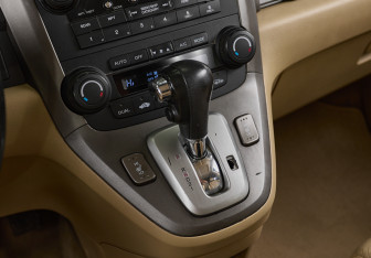 Подержанный автомобиль Honda CR-V 2008 года (16 фото)