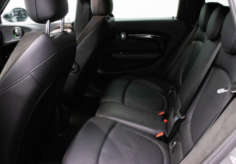 Подержанный автомобиль MINI Clubman Wagon 2021 года (12 фото)