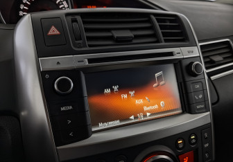 Подержанный автомобиль Toyota Verso 2014 года (26 фото)