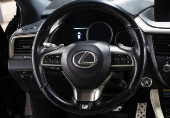 Подержанный автомобиль Lexus RX 2017 года (16 фото)
