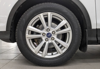 Подержанный автомобиль Ford Kuga 2017 года (12 фото)